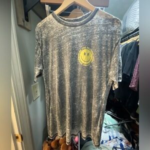 Be the Reason Someone Smiles Today Mountain Movers Gray burnout graphic T-Shirt